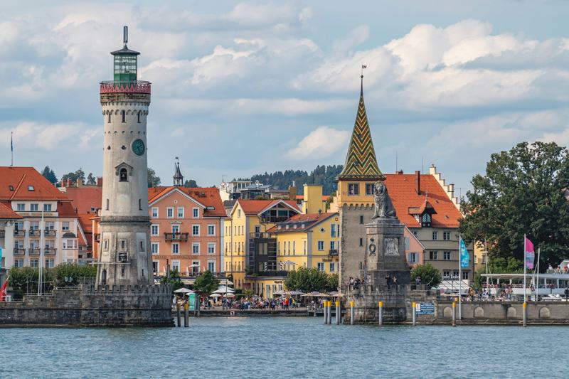 Lindauer Hafenpromenade mit Leuchtturm, Mangturm und Löwen-Denkmal
